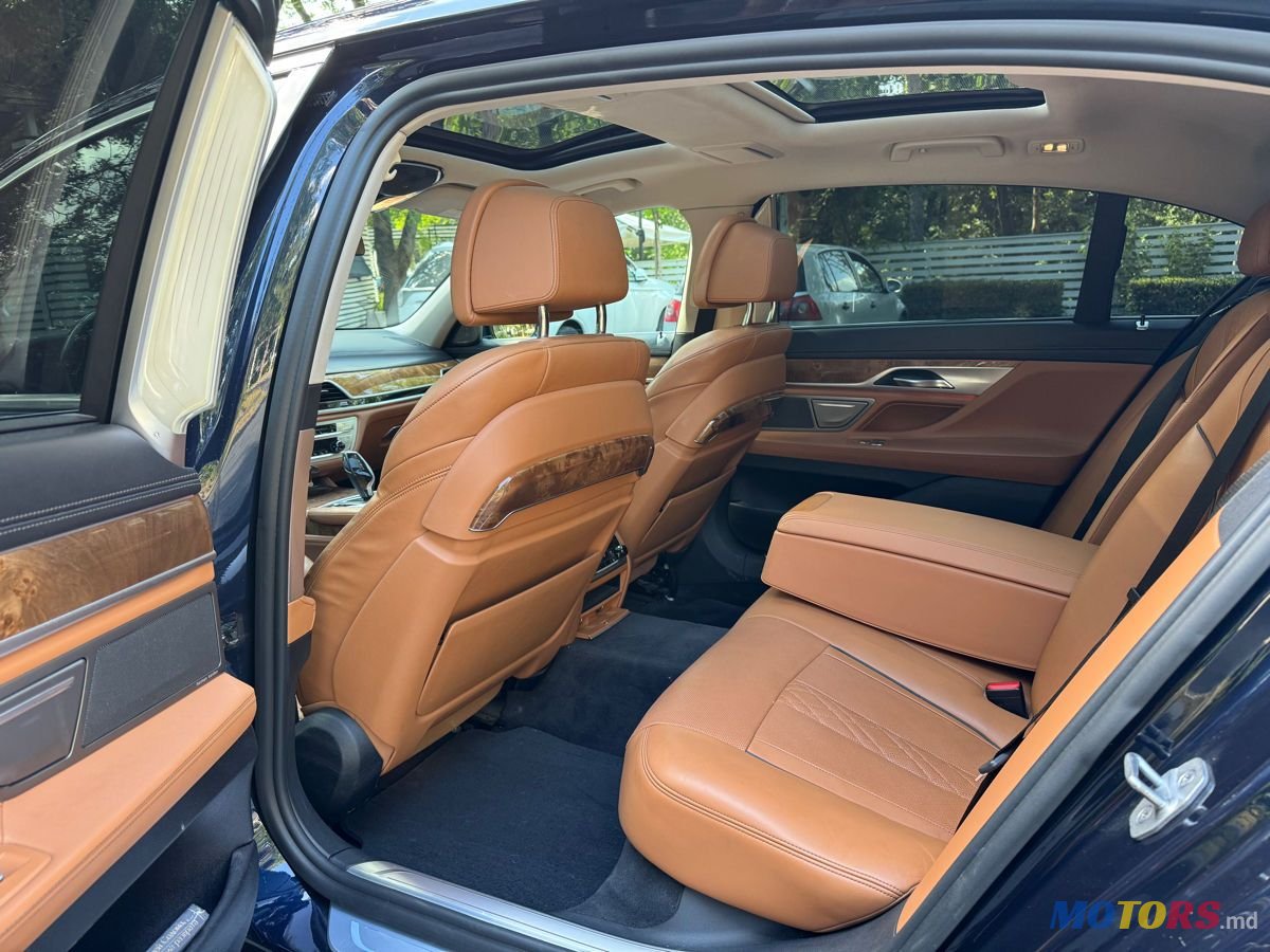 2017' BMW 7 Series photo #5