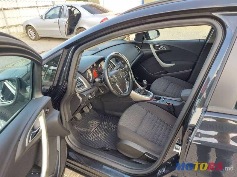 2013' Opel Astra photo #3