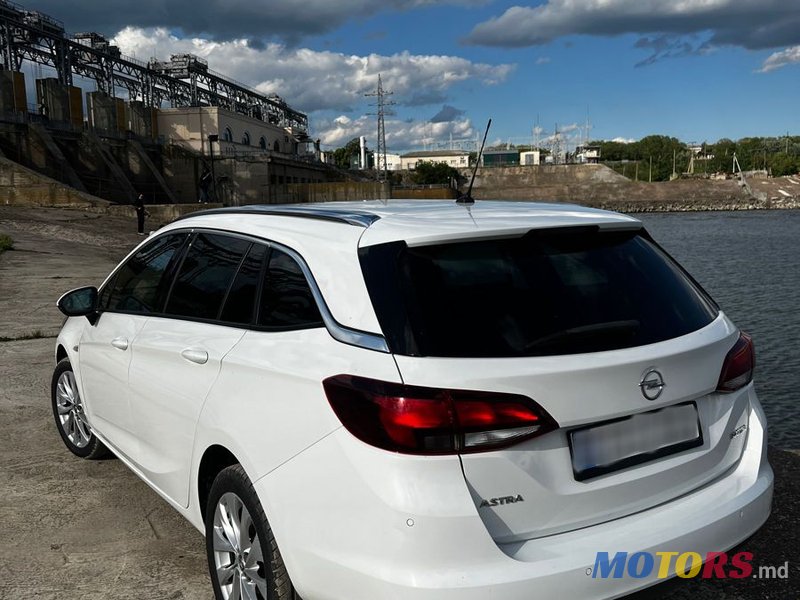 2018' Opel Astra photo #2
