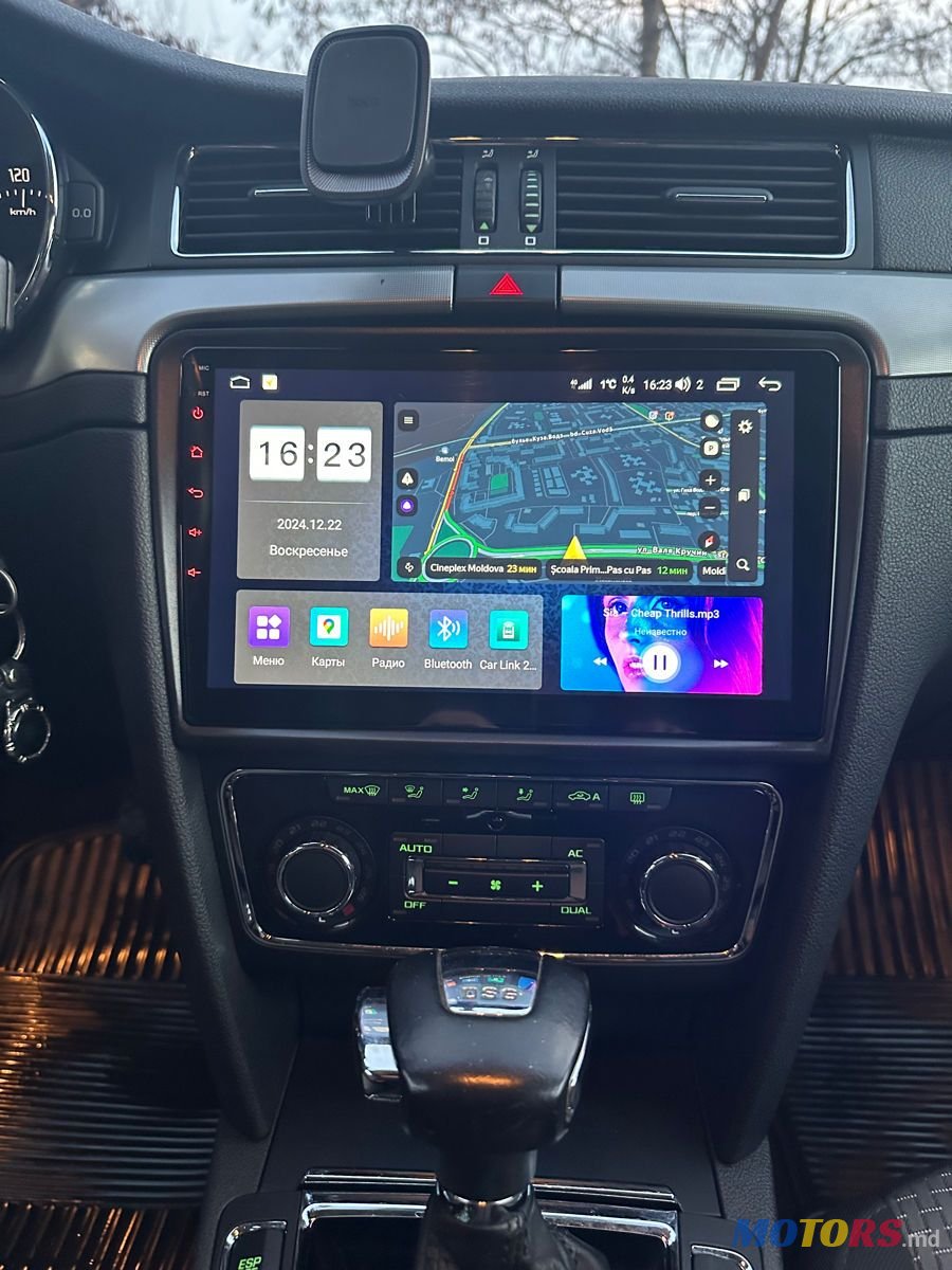 2009' Skoda Superb photo #4