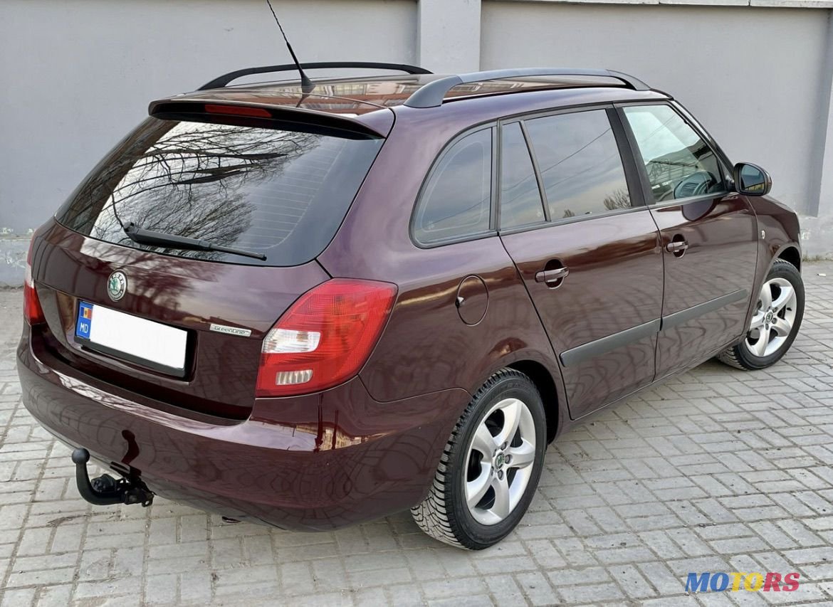 2011' Skoda Fabia photo #2