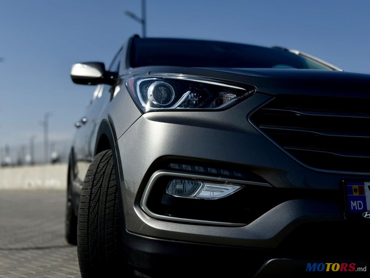 2017' Hyundai Santa Fe photo #4