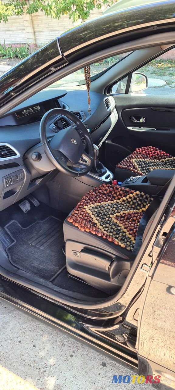 2013' Renault Grand Scenic photo #5