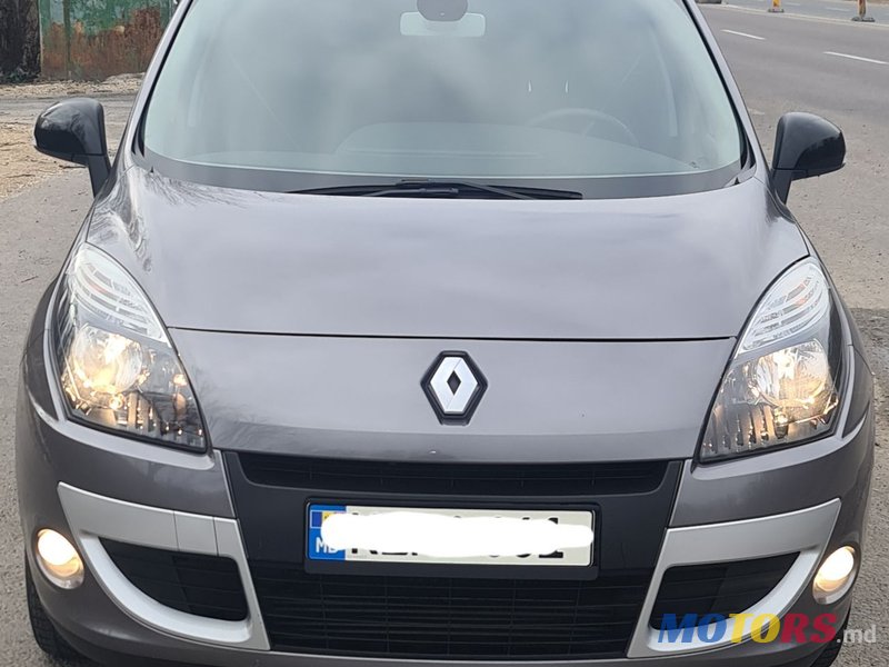 2011' Renault Scenic photo #1