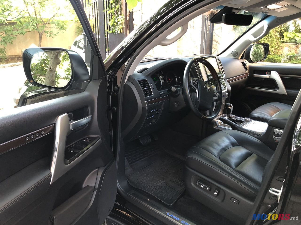 2016' Toyota Land Cruiser photo #5