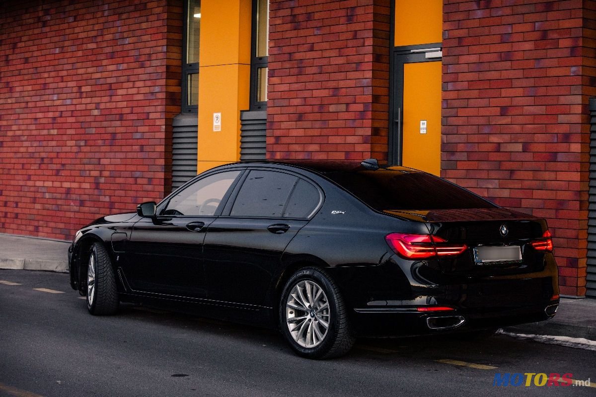 2016' BMW 7 Series photo #3