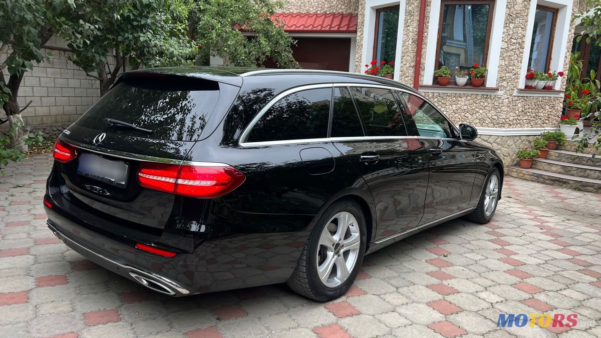 2017' Mercedes-Benz E-Class photo #4