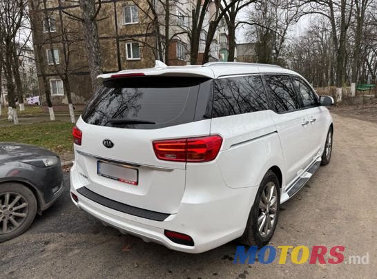 2019' Kia Carnival photo #4