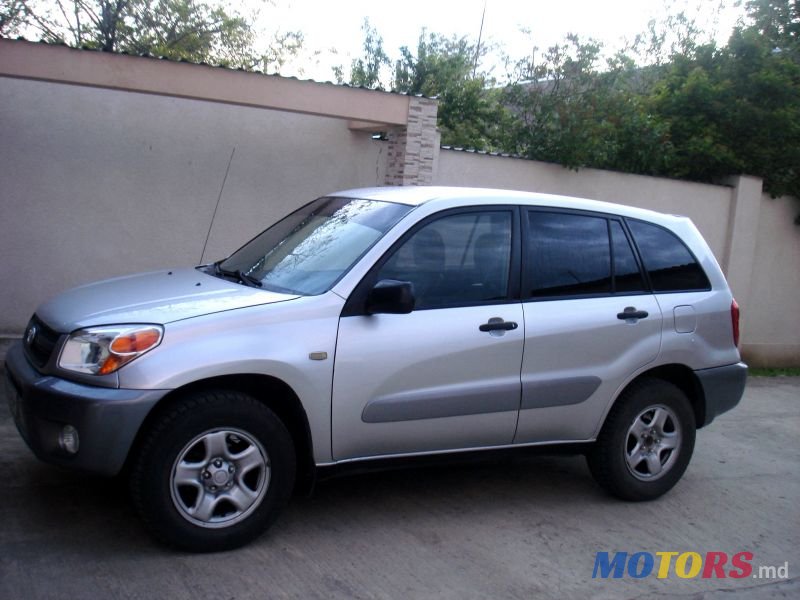 2005' Toyota RAV4 photo #2