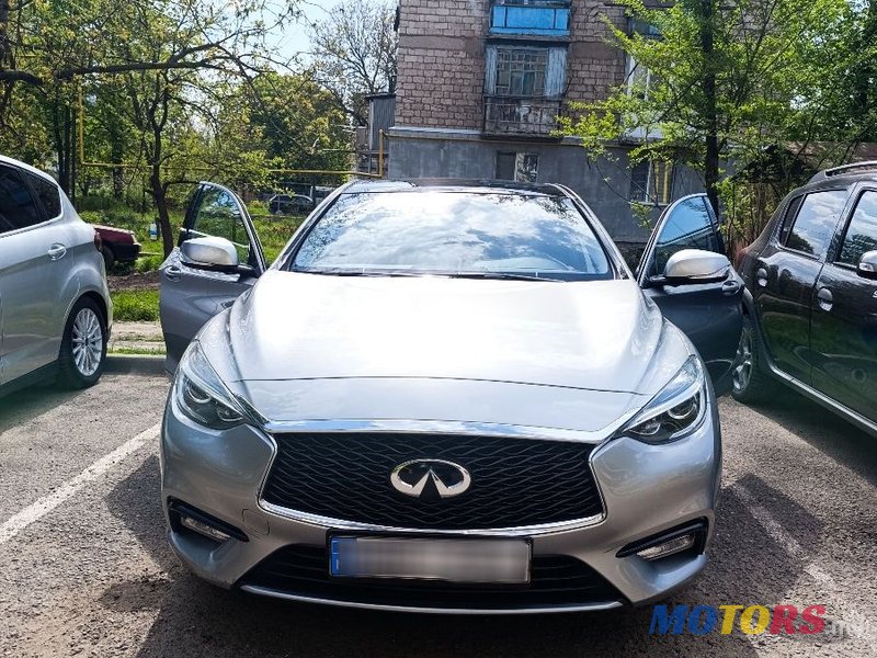 2017' Infiniti Q30 photo #2