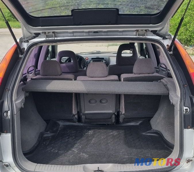 2001' Nissan Almera Tino photo #5