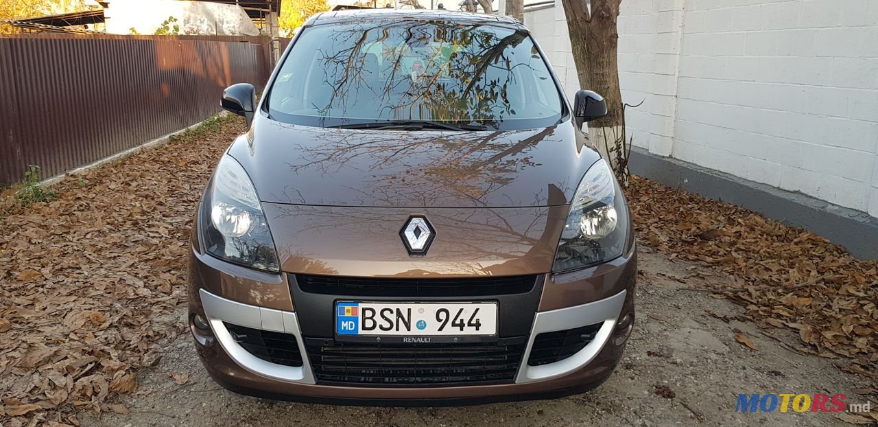 2011' Renault Scenic photo #4