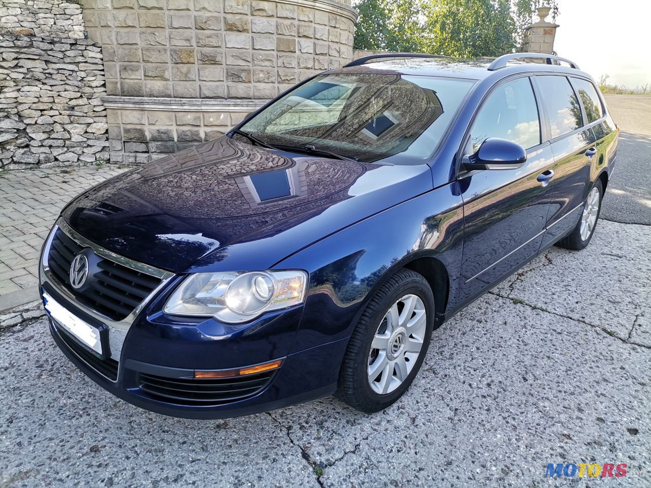 2010' Volkswagen Passat photo #2