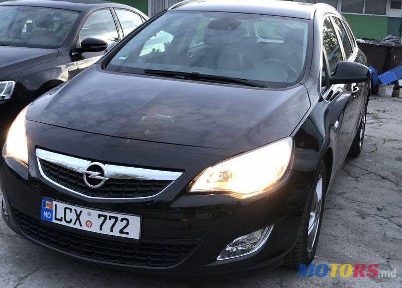 2011' Opel Astra photo #1