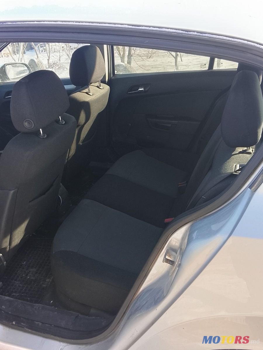 2006' Opel Astra photo #1