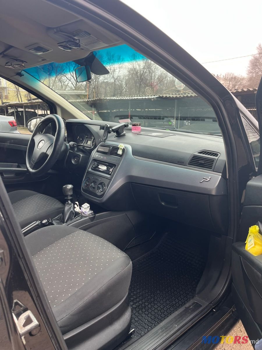 2009' Fiat Punto photo #5