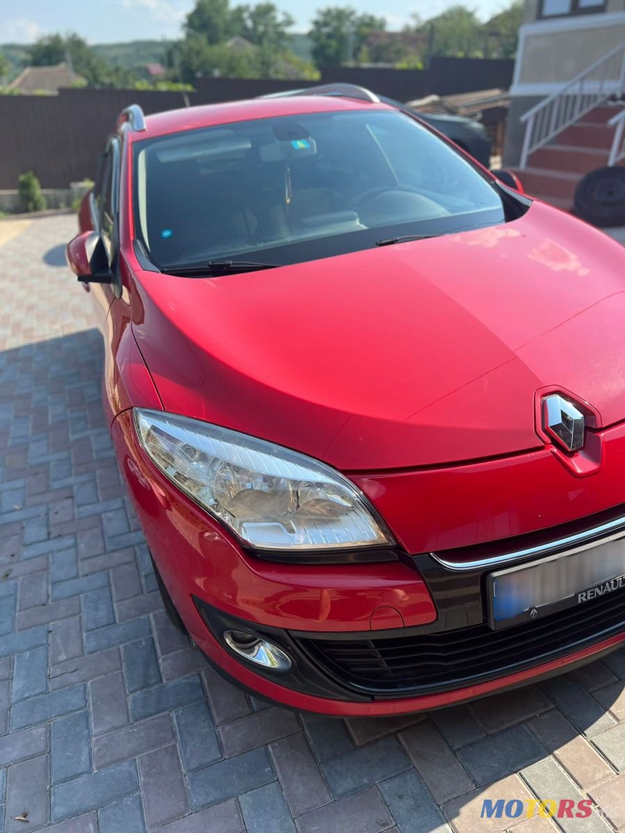 2012' Renault Megane photo #2