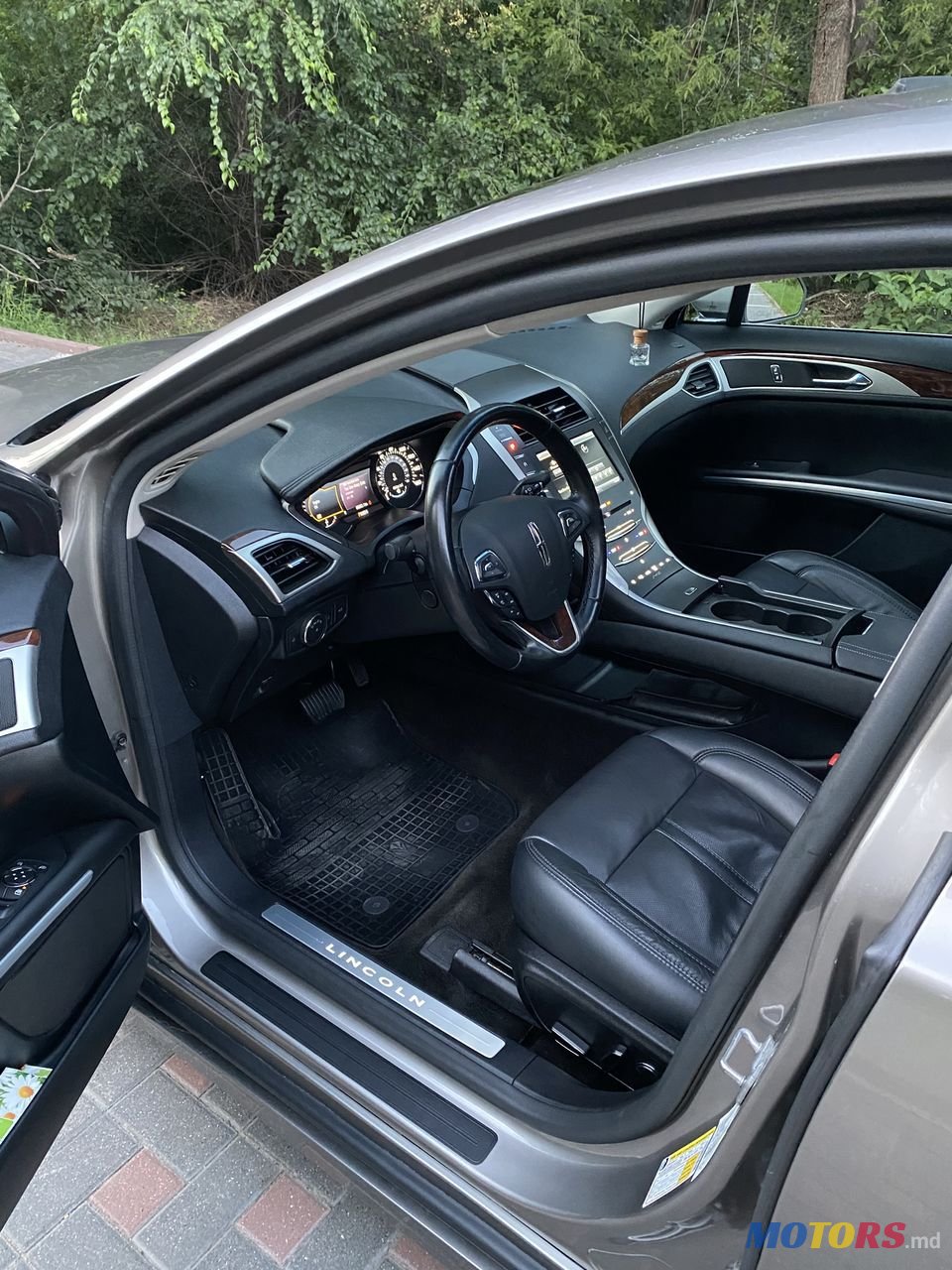 2015' Lincoln MKZ photo #5