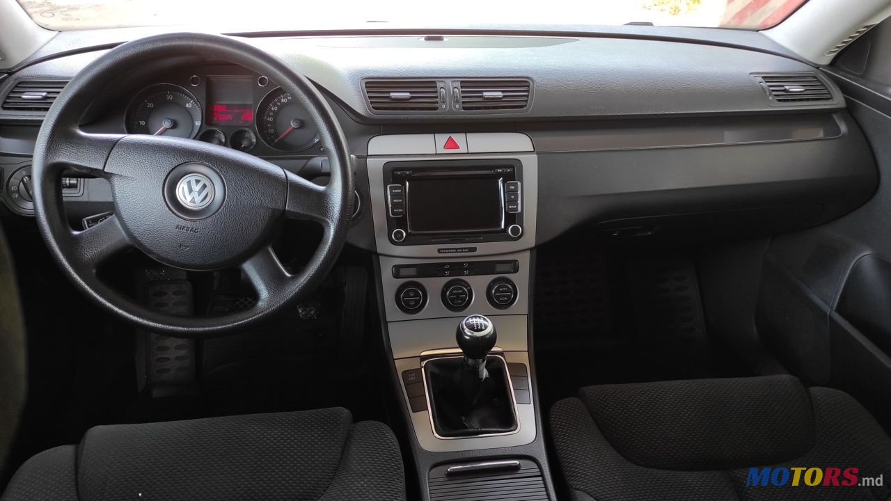 2007' Volkswagen Passat photo #6