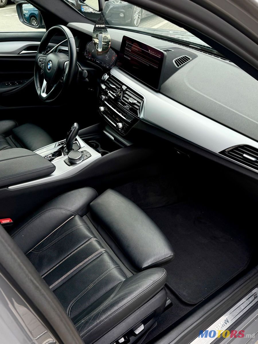 2021' BMW 5 Series photo #6