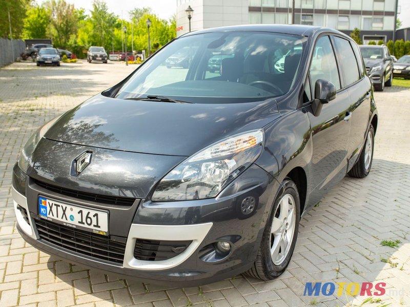 2010' Renault Scenic photo #2