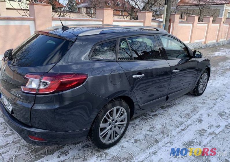 2011' Renault Megane photo #2