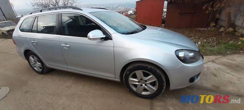 2011' Volkswagen Golf photo #2