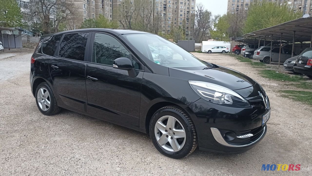 2013' Renault Grand Scenic photo #1
