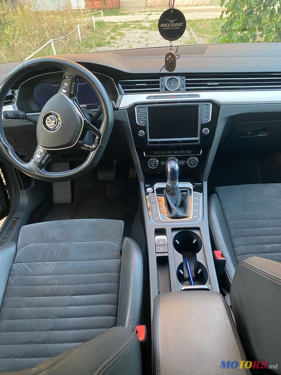 2016' Volkswagen Passat photo #6