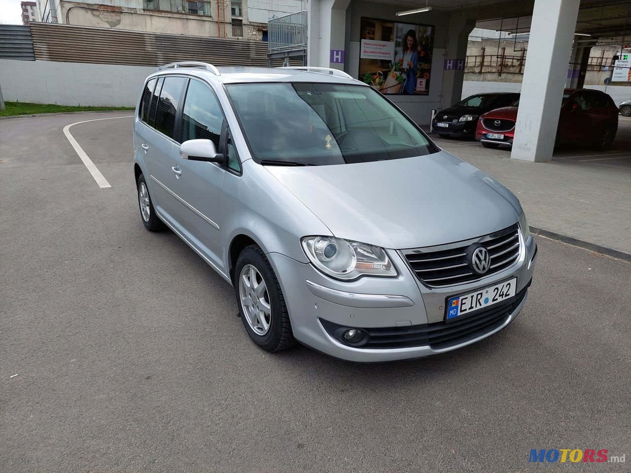 2008' Volkswagen Touran photo #4