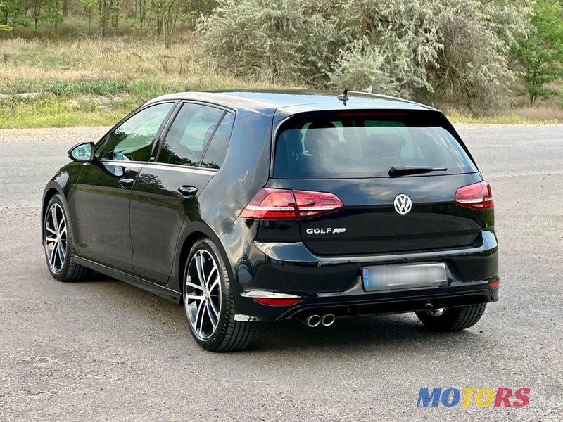 2017' Volkswagen Golf photo #1