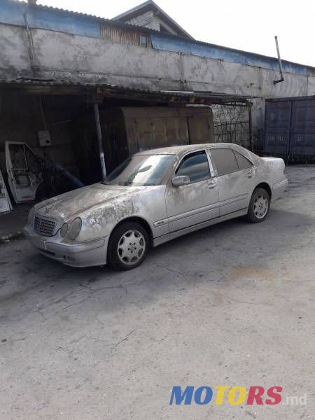2002' Mercedes-Benz E photo #2