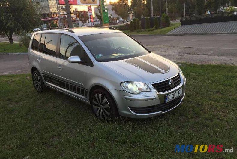 2007' Volkswagen Touran photo #1