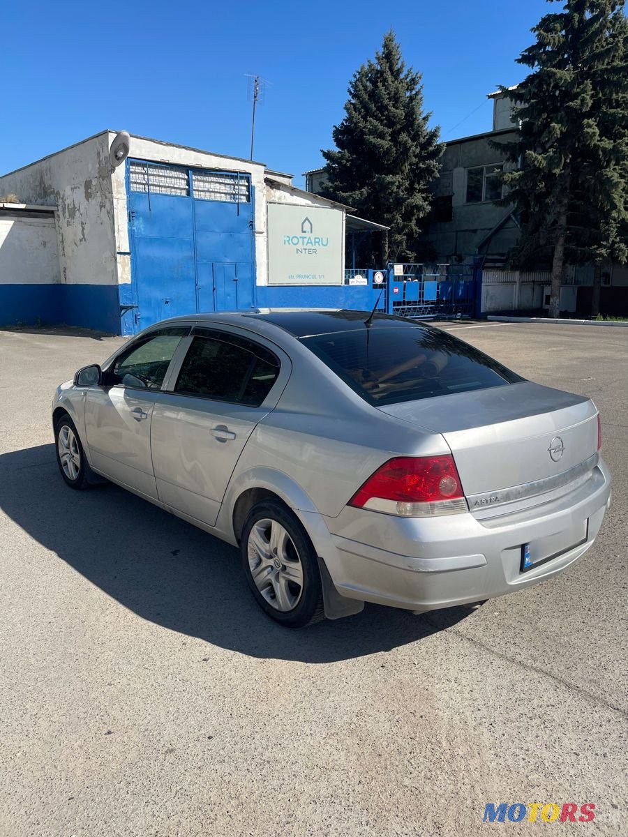 2010' Opel Astra photo #1
