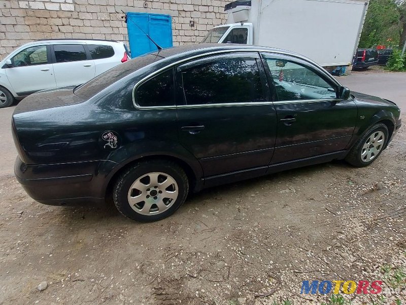 2001' Volkswagen Passat photo #6