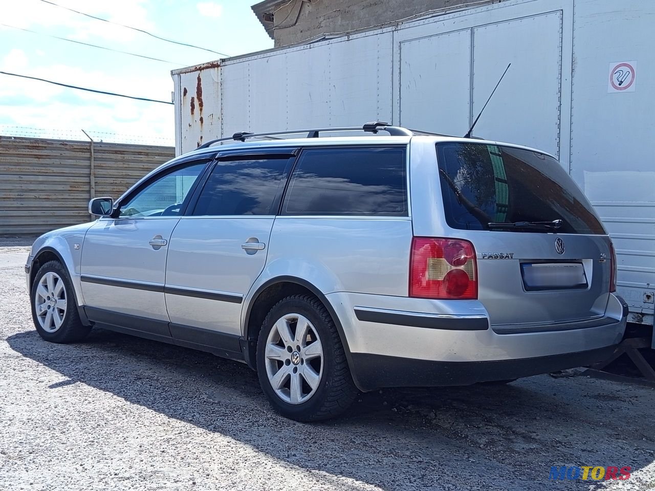 2001' Volkswagen Passat photo #3