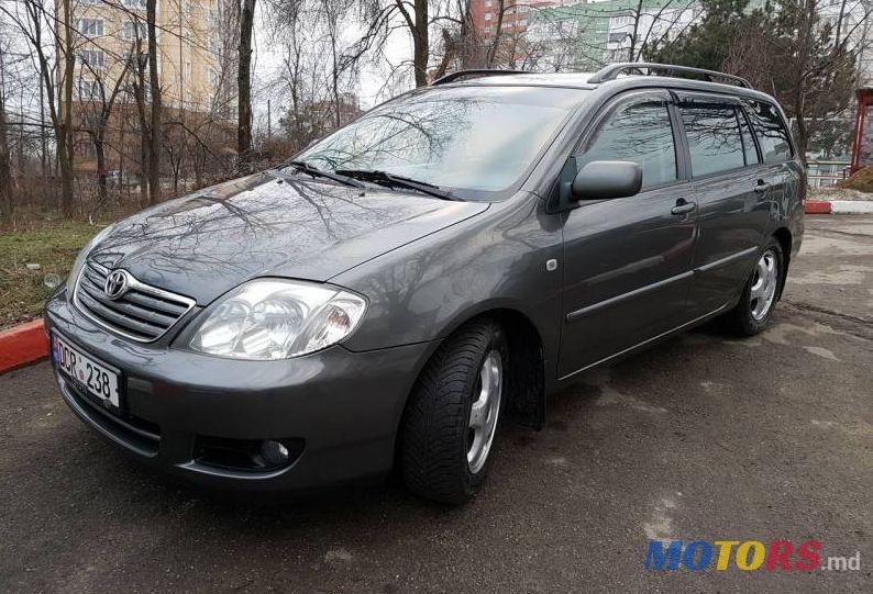 2005' Toyota Corolla photo #2