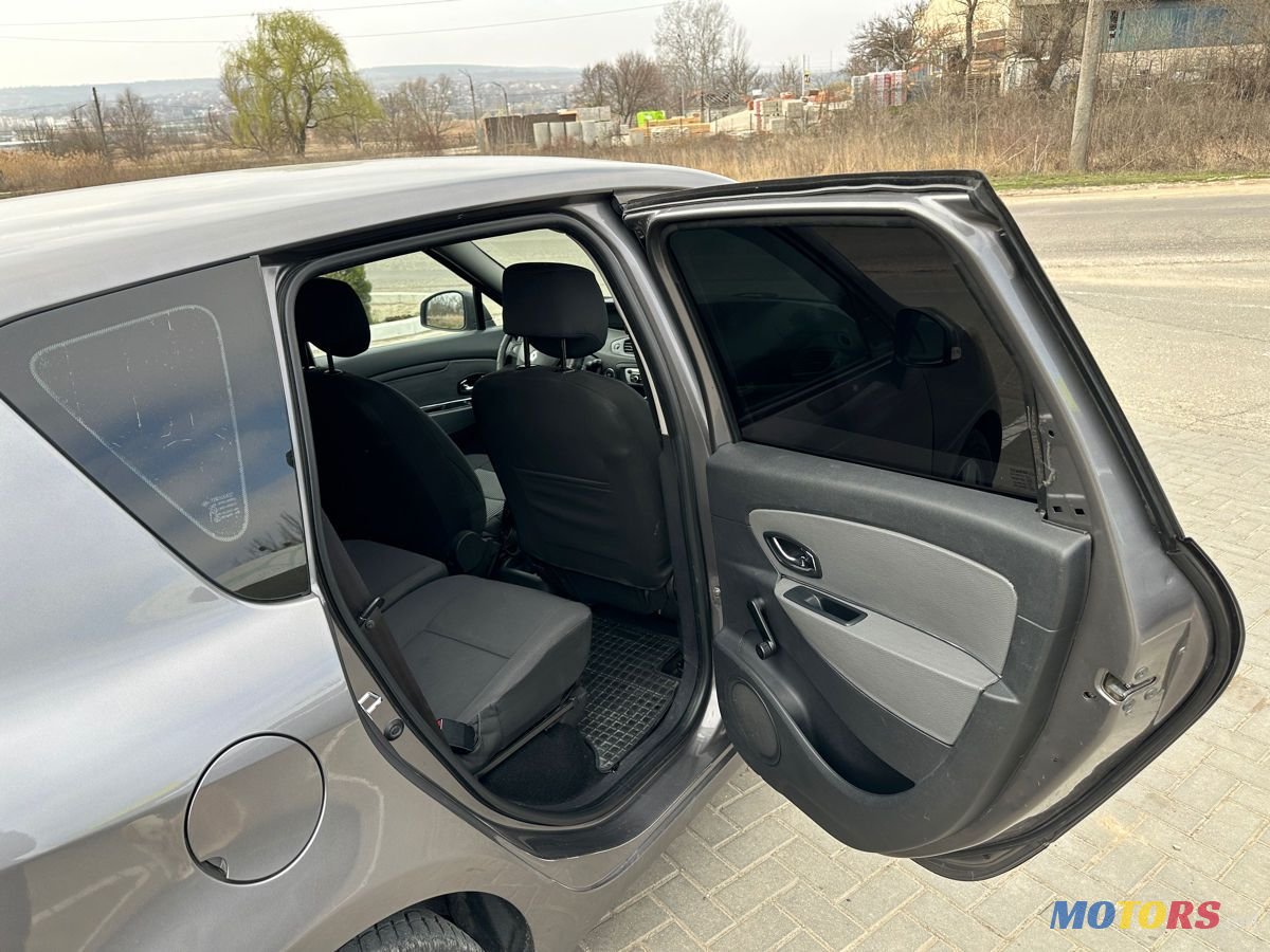 2012' Renault Scenic photo #4