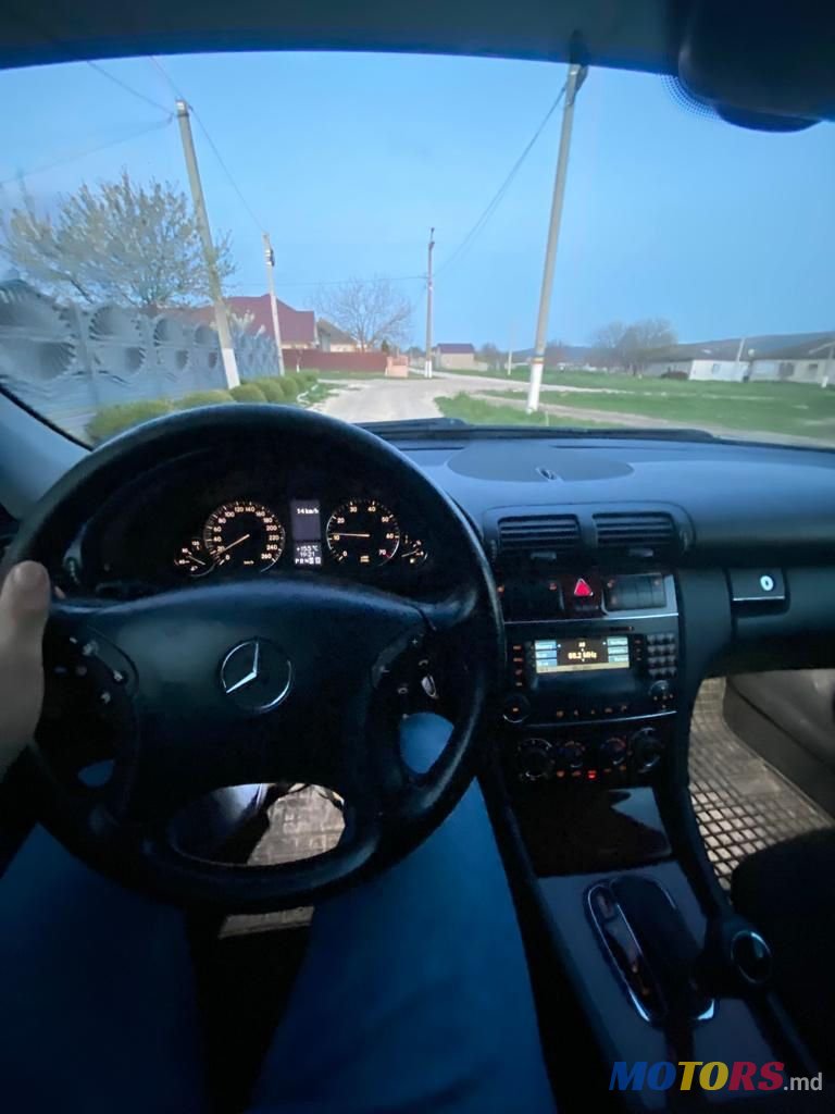 2005' Mercedes-Benz C Класс photo #5