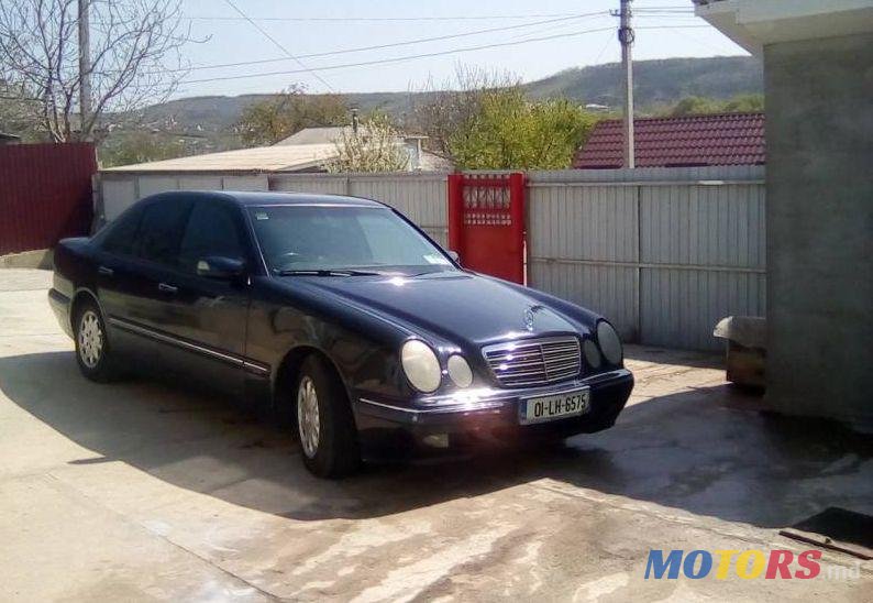 2001' Mercedes-Benz E photo #1