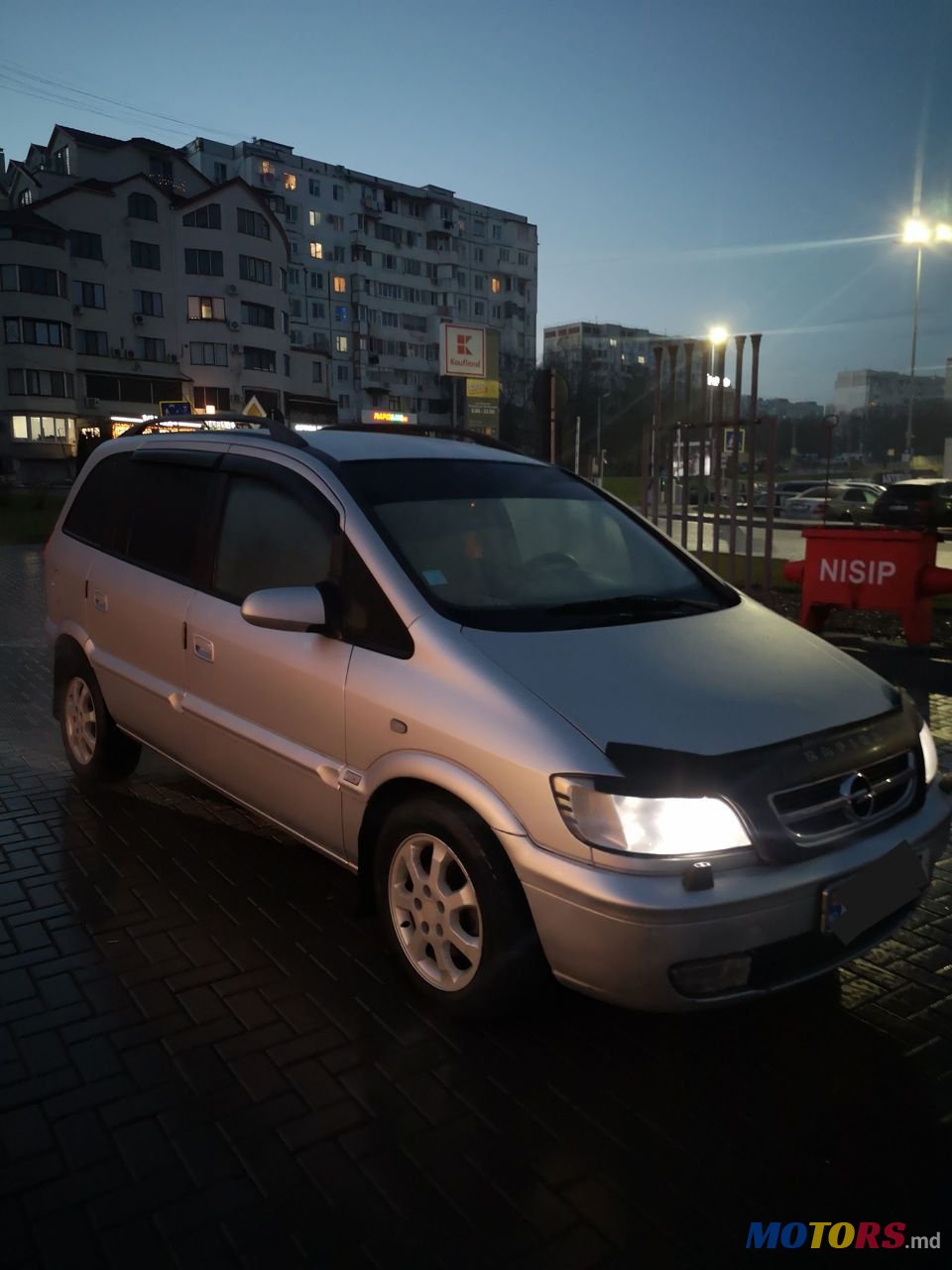 2004' Opel Zafira photo #1