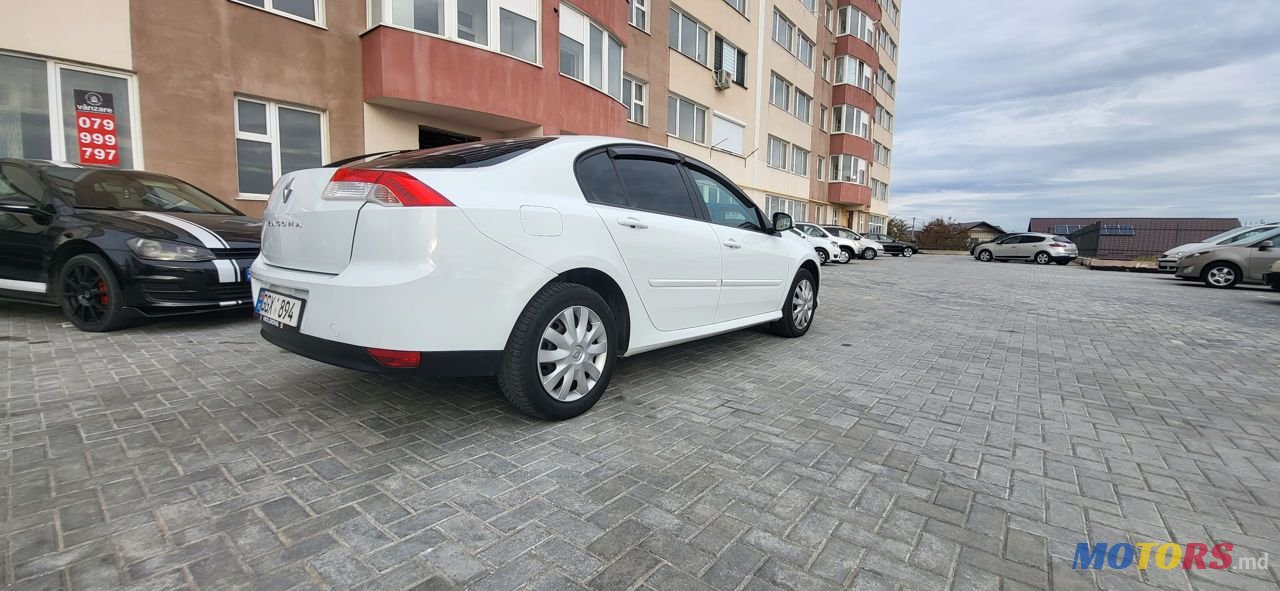 2011' Renault Laguna photo #4