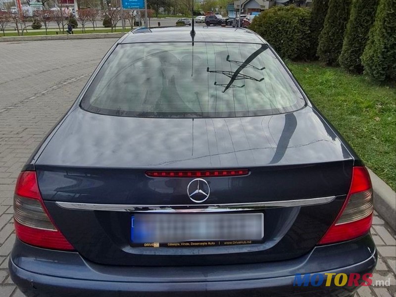 2008' Mercedes-Benz E-Class photo #3