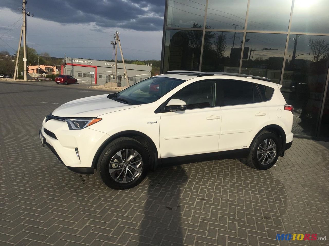 2017' Toyota RAV4 photo #3