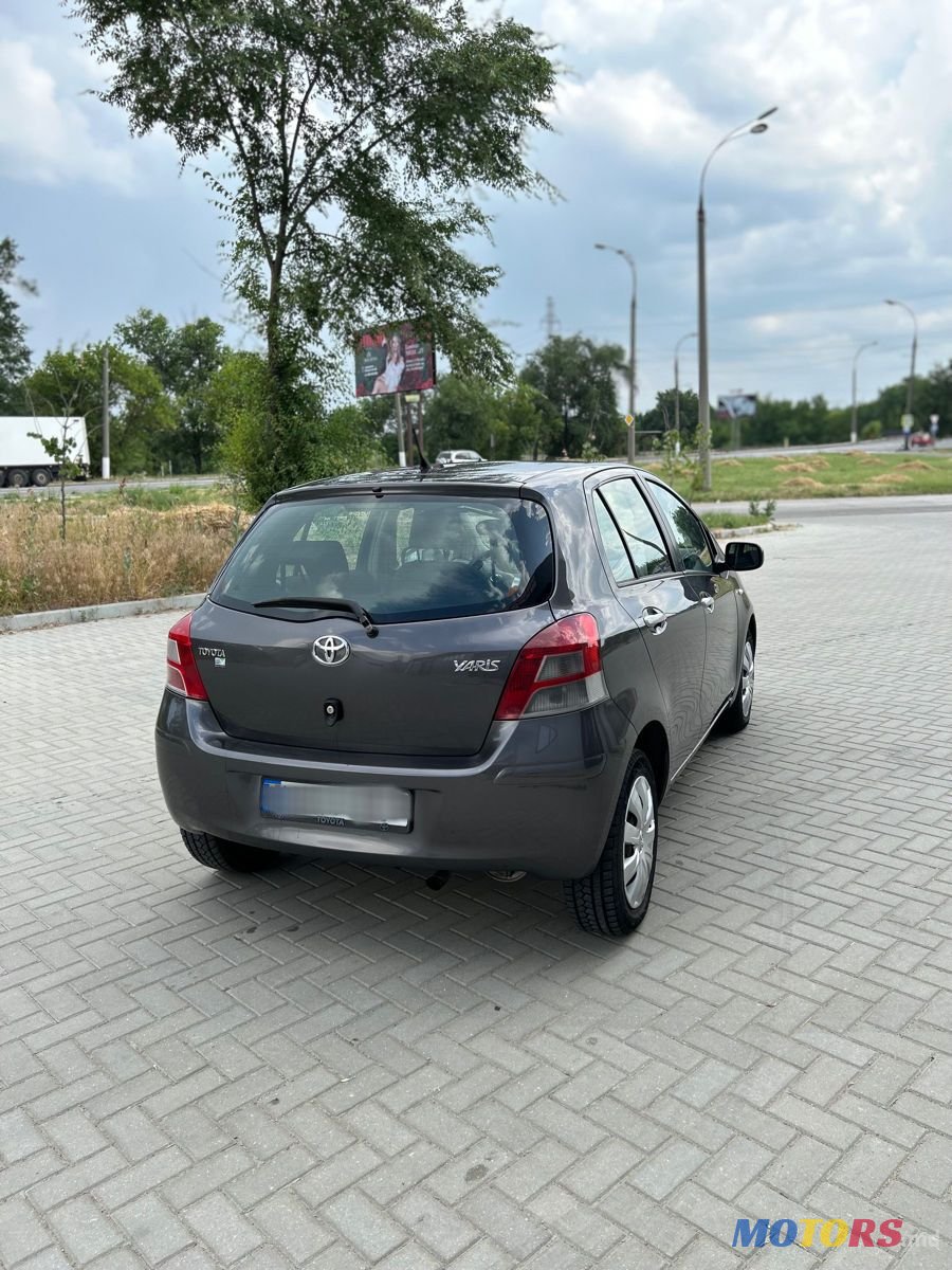 2010' Toyota Yaris photo #3