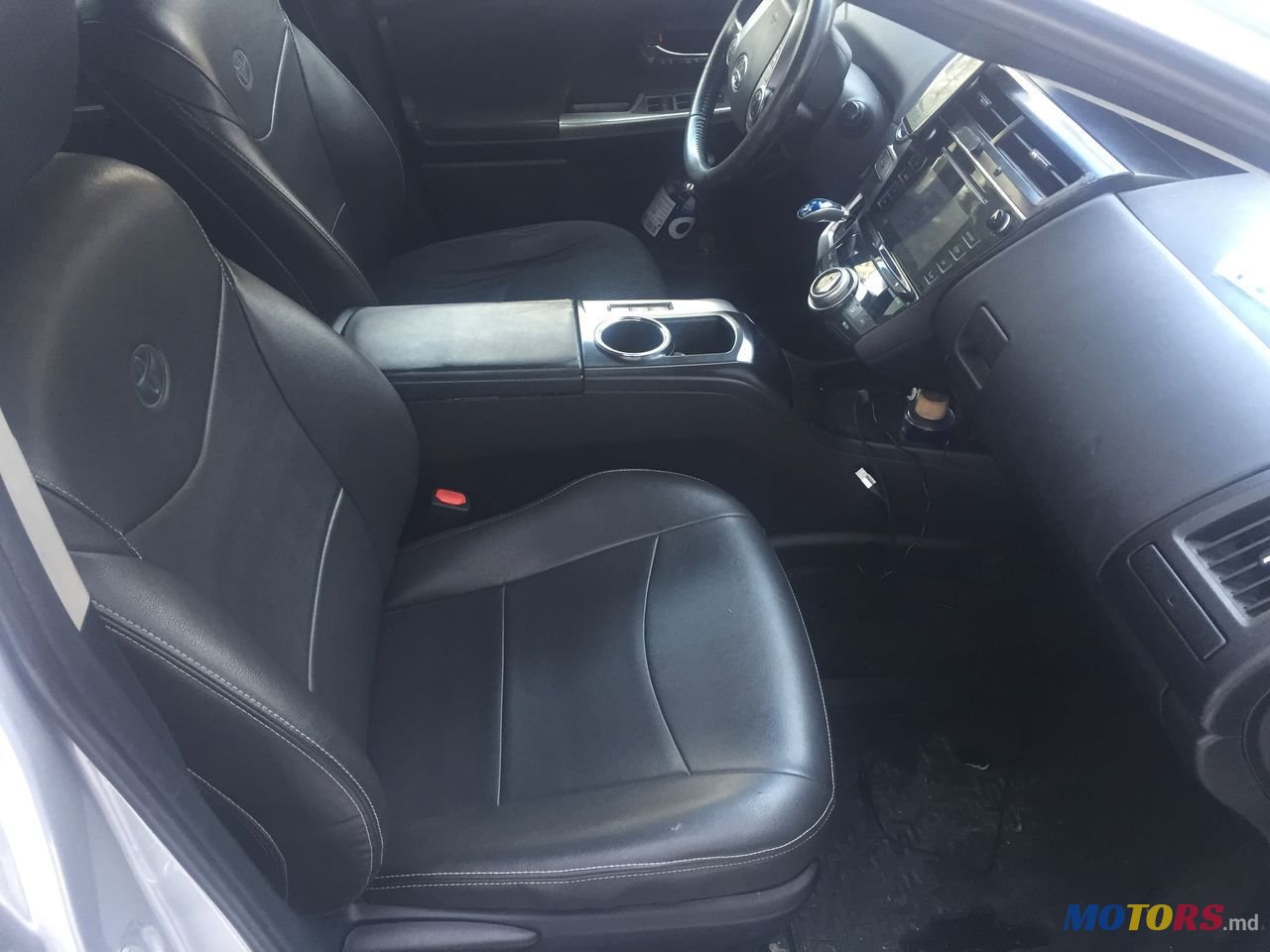 2015' Toyota Prius Plus photo #6