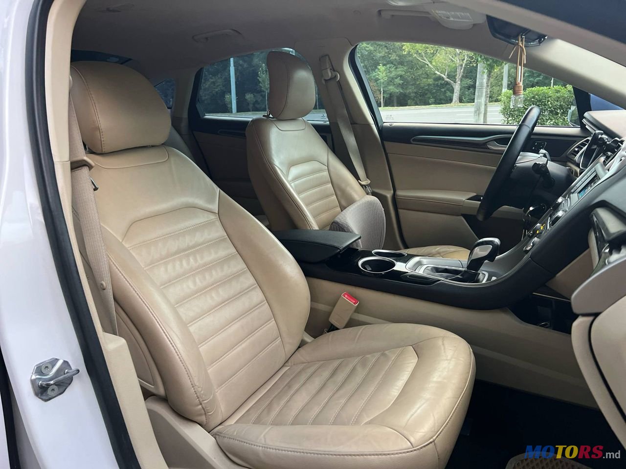 2012' Ford Fusion photo #5