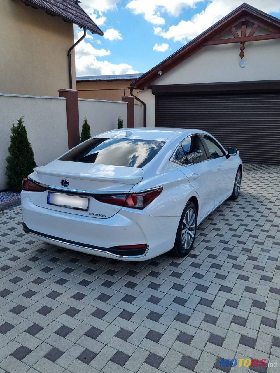 2020' Lexus Es Series photo #4