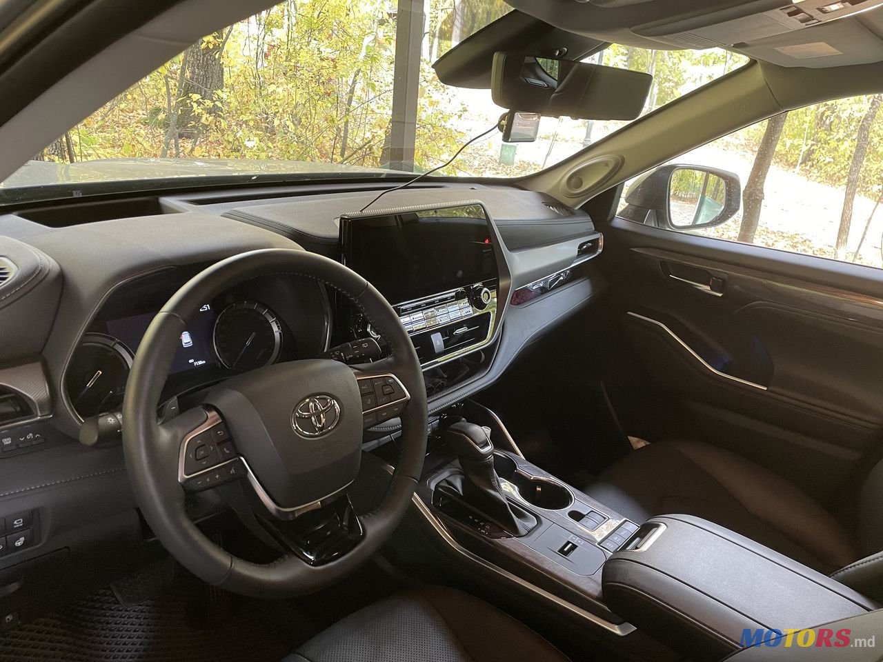 2021' Toyota Highlander photo #2