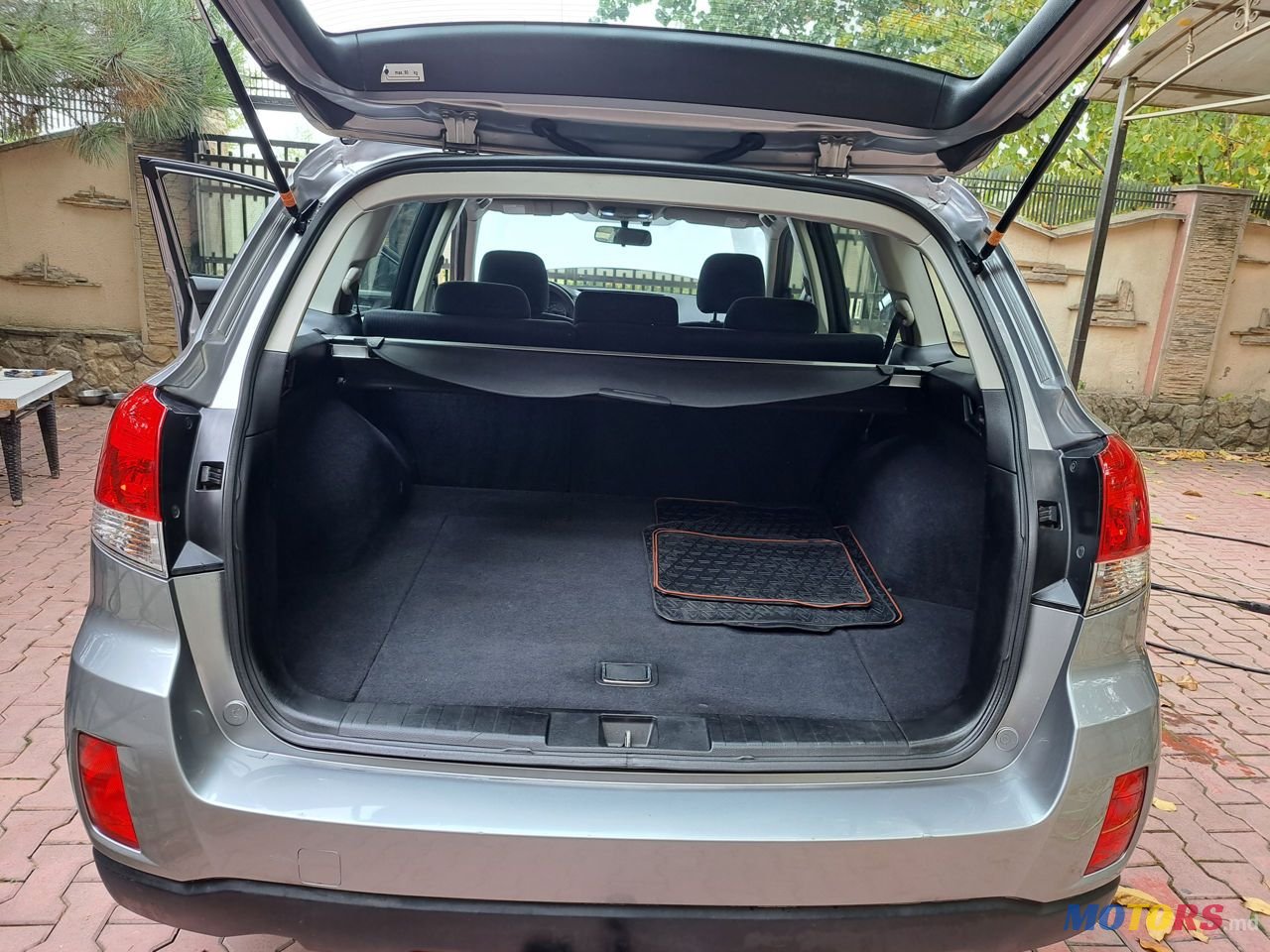 2009' Subaru Outback photo #4